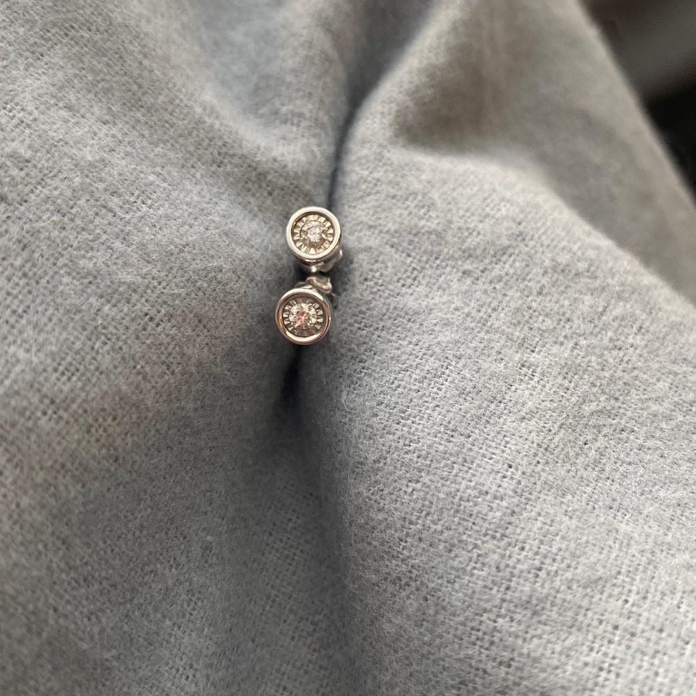 Genuine diamond earring studs 10k